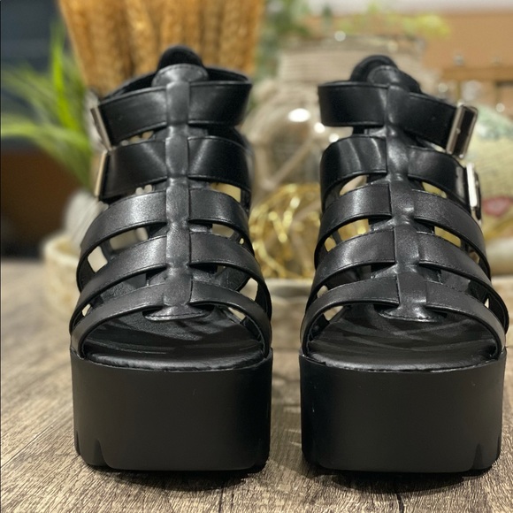 Faux Leather Buckle Ankle Gladiator Chunky Platform Caged Sandal - Picture 4 of 10